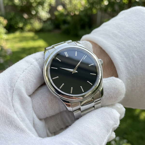 The Statesman — steel round watch with black sunburst dial
